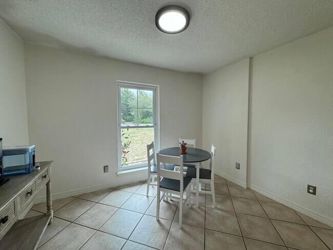 Building Photo - 220 Wynnehaven Beach Rd