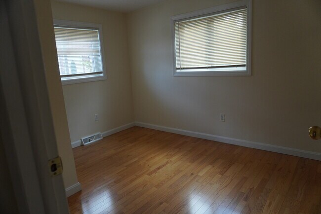 Building Photo - 33 Oxford Cir