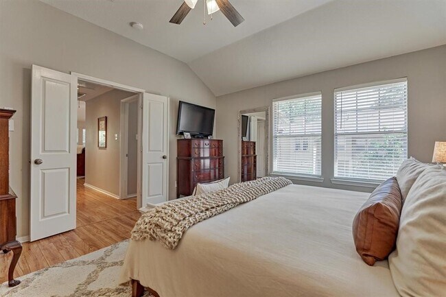 Building Photo - 87 Woodlily Pl