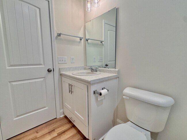 Building Photo - MOVE-IN READY! (Pet Friendly)