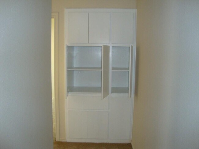 Building Photo - 1007 Black Locust Drive West