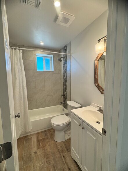 Building Photo - 1416 N El Rio Dr