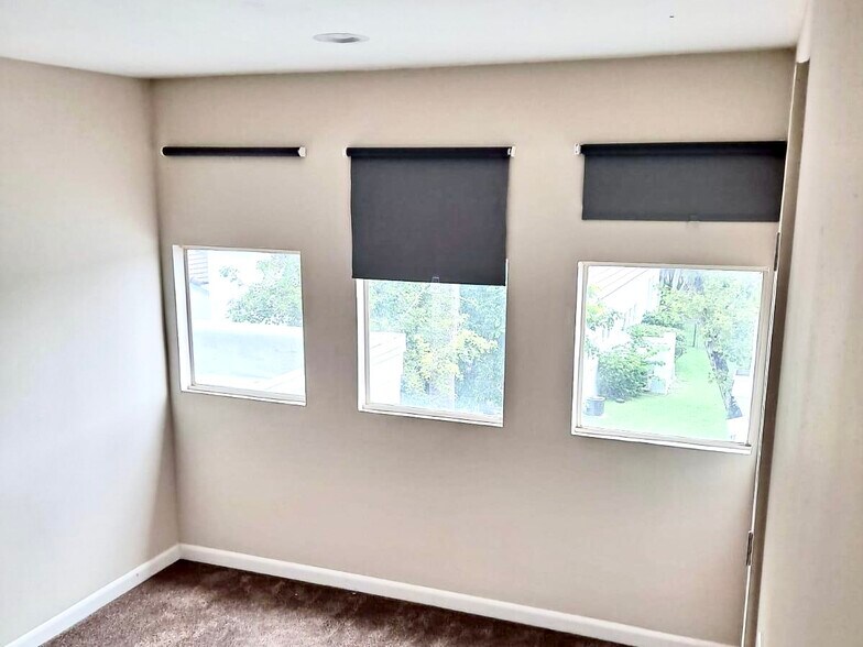 Building Photo - 4635 NW 97th Pl