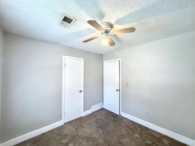 Building Photo - 3582 Kensett Dr