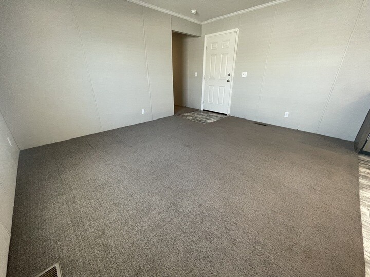 Building Photo - 38039 Leverette Ave