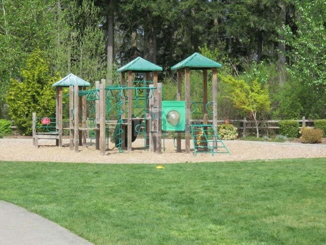 Building Photo - Stunning 3 bd House located in a Gated Community of Puyallup!