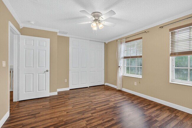 Building Photo - 8933 Alexandra Cir