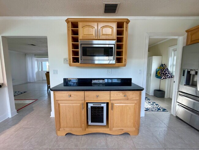 Building Photo - Gorgeous Pool Home in Satellite Beach!!