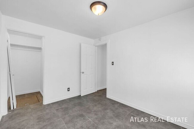 Building Photo - 853 Emeril Ave