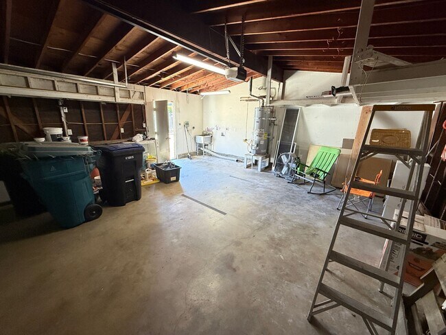 Building Photo - 9036 Haskell St