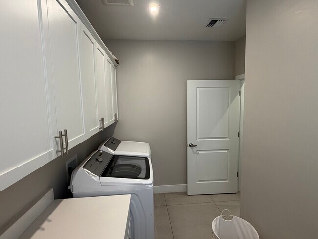 Building Photo - 7900 Tiburon Hills Drive NW