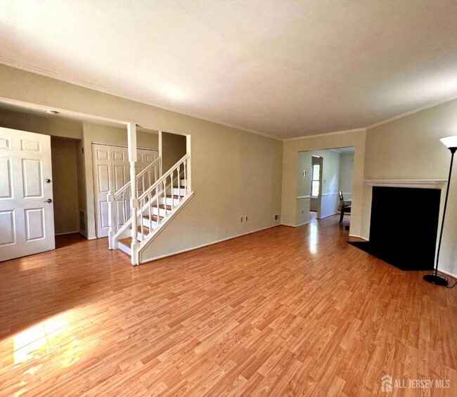 Building Photo - 4 Pond View Dr