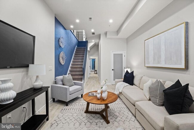 Building Photo - 2106 Spring St