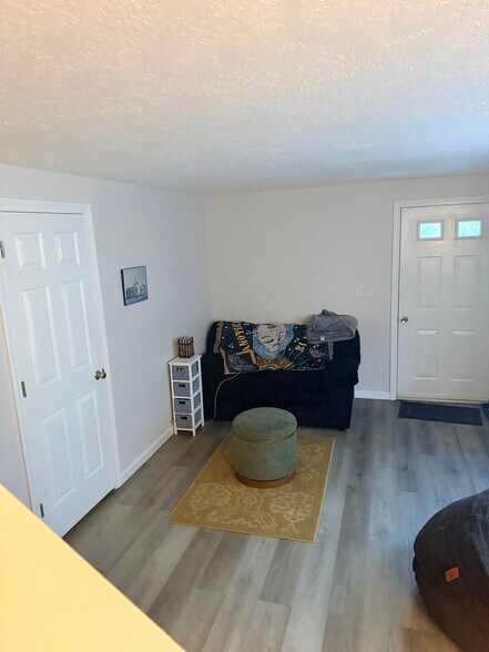 Building Photo - 30 Old Woods Rd