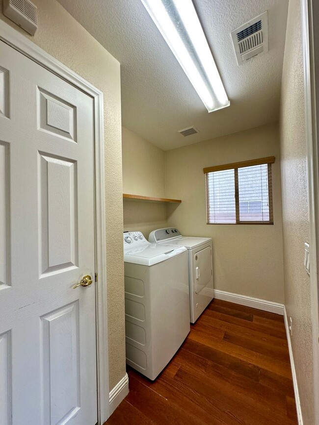 Building Photo - 6747 Enchanted Cove Ct