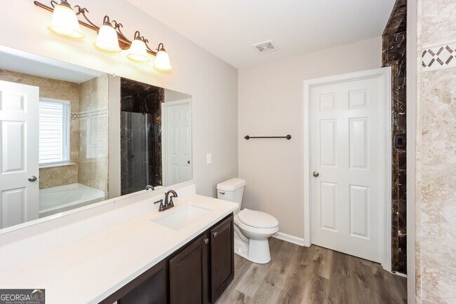 Building Photo - 2080 Valley Creek Dr