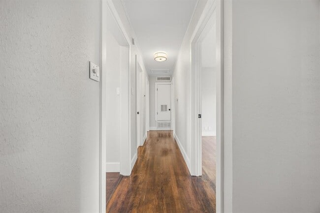 Building Photo - 1402 Kent St