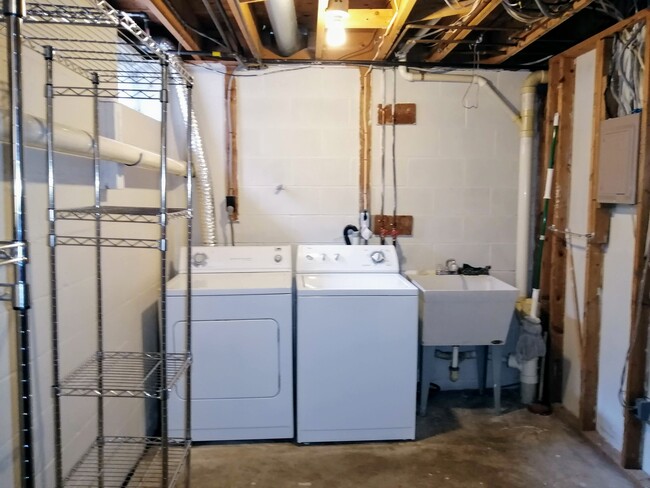 Building Photo - 515 Eastbrooke Ln