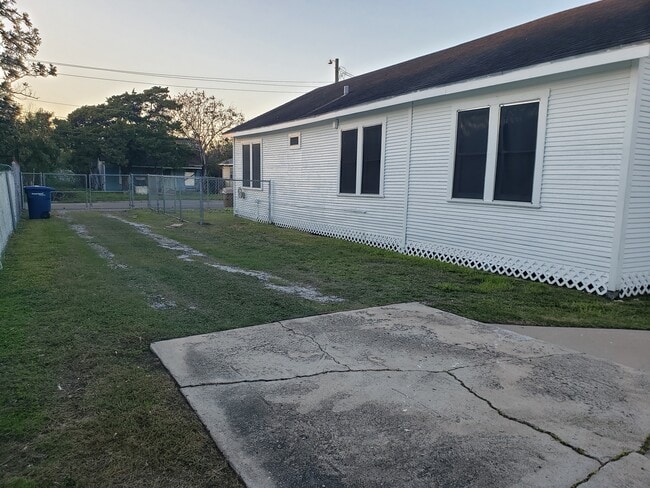 Building Photo - 1212 14th St