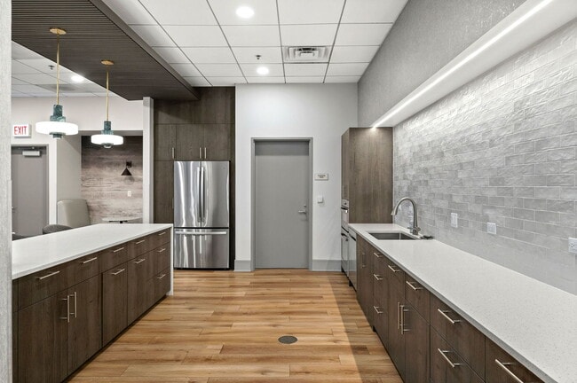 Building Photo - 512 N McClurg Ct