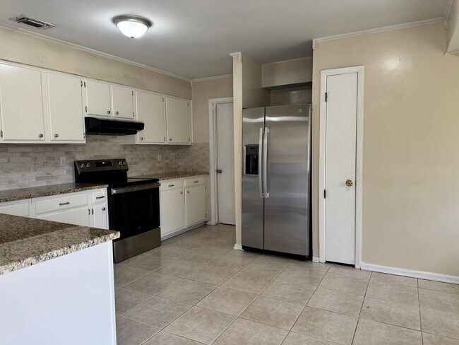Building Photo - 6919 Moon Lake Dr