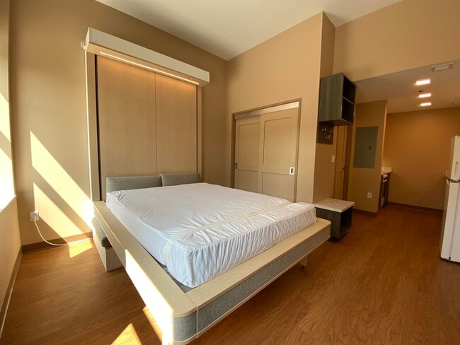 Building Photo - 83 Hanover St