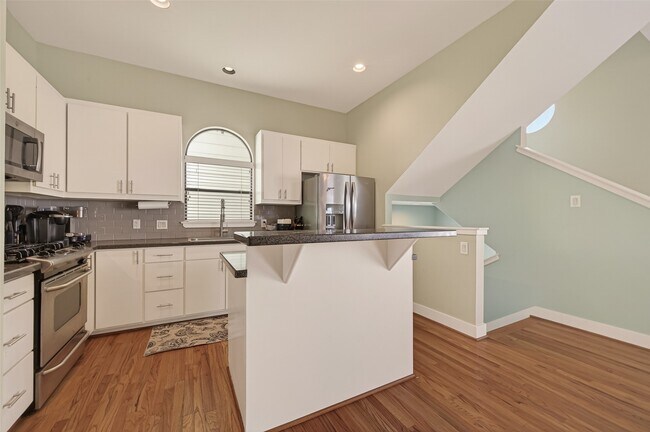 Building Photo - 2502 Brinkman St