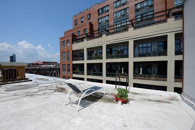 Building Photo - 212 9th St
