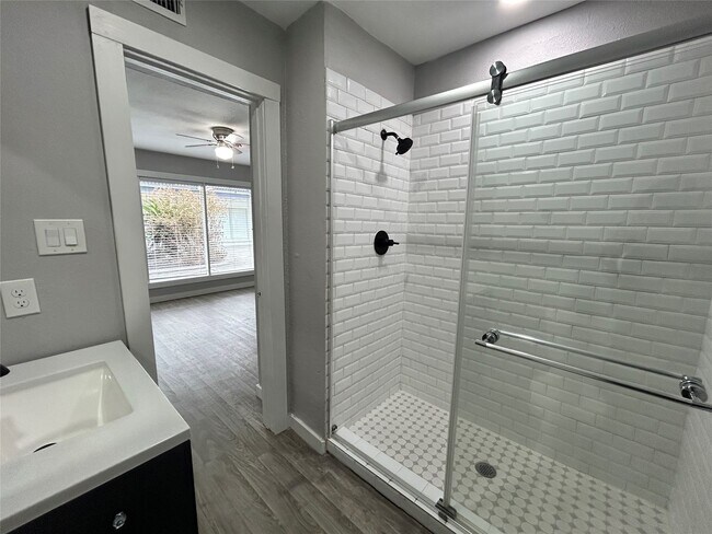 Building Photo - 219 Marshall St