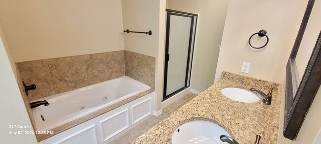 Building Photo - IMPRESSIVE LARGE HOME IN NORTHEAST CLOVIS