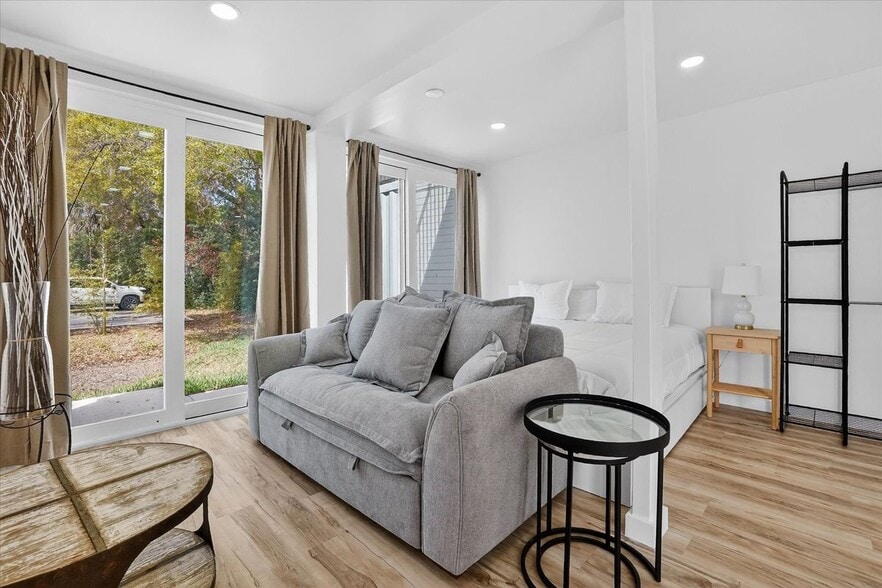 Building Photo - 8778 Waterfront Terrace