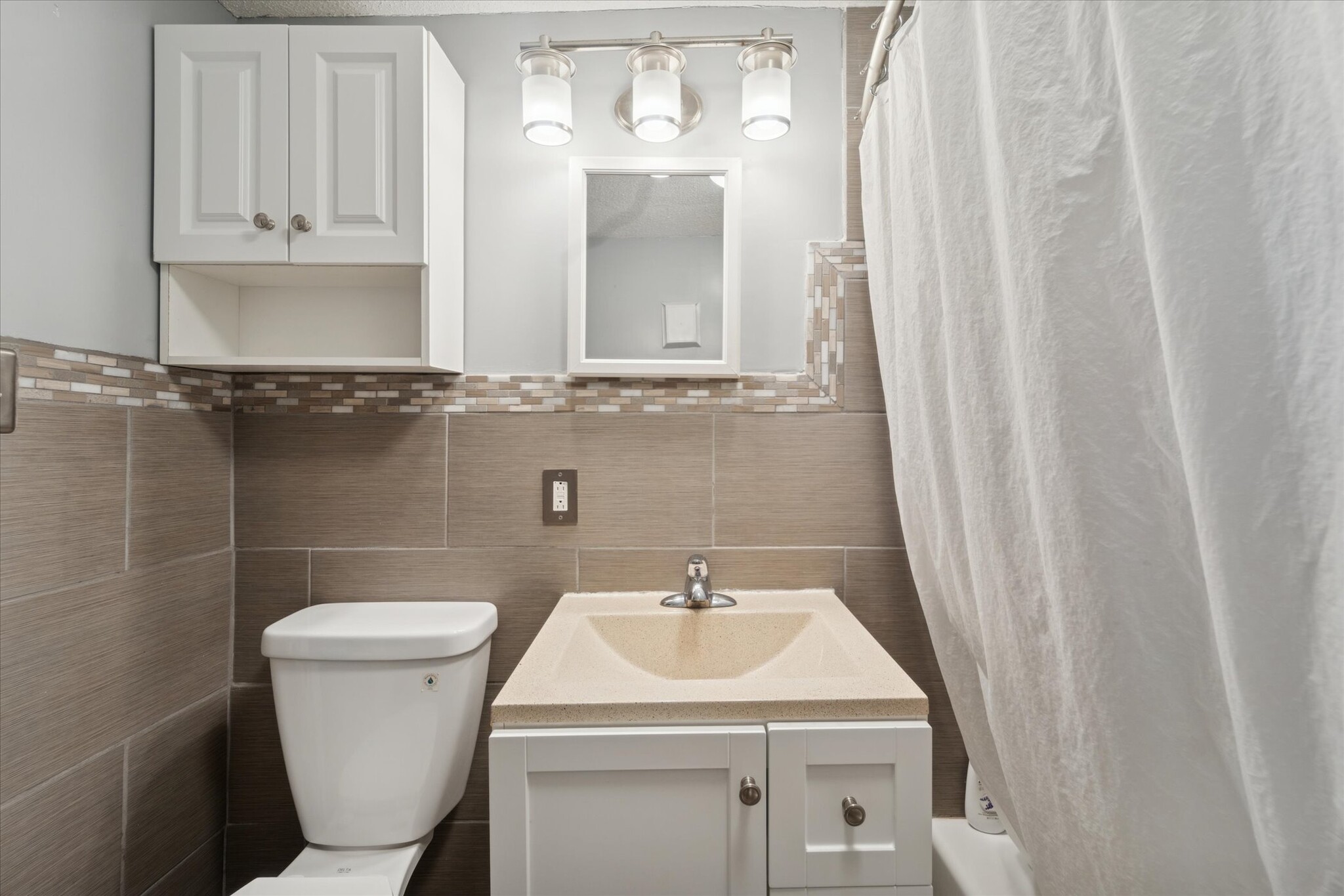 Building Photo - 742 E Park Ave