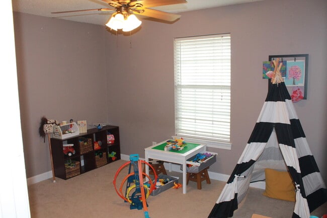 Building Photo - 63 Norwich Cir