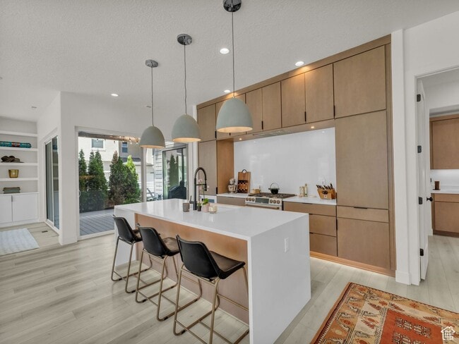 Building Photo - Amazing Executive Home Now Available!