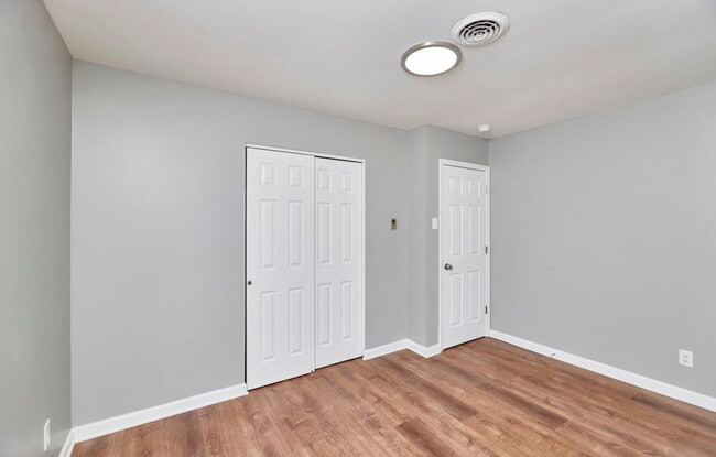 Building Photo - 3335 Boca Raton Dr