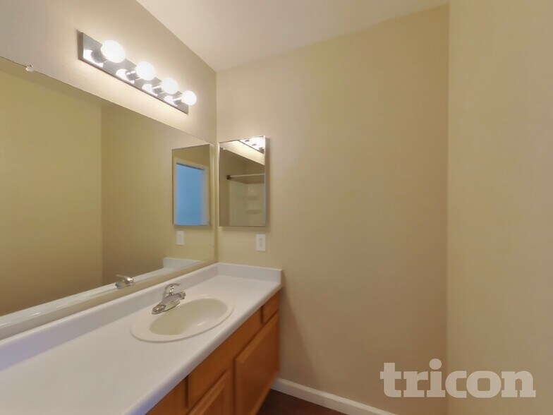 Building Photo - 600 Blue Skies Dr