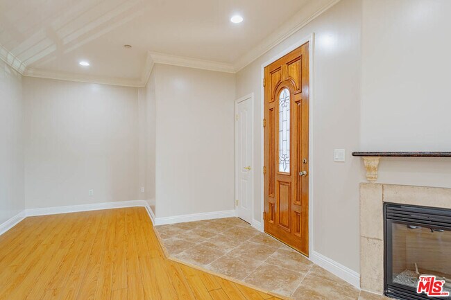 Building Photo - 421 E Santa Anita Ave