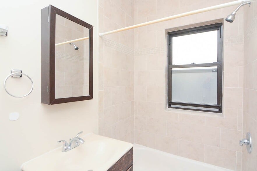 Building Photo - 2847 N Orchard St