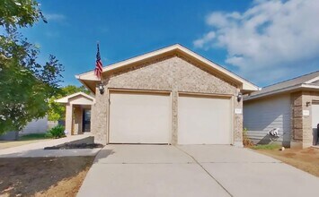 Building Photo - Spacious, Stylish, and Simply Perfect — 3-Bedroom Home