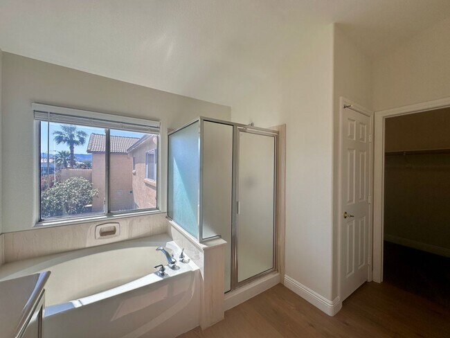 Building Photo - 4 BED 3 BATH HOME W/BONUS ROOM IN GATED COMMUNITY