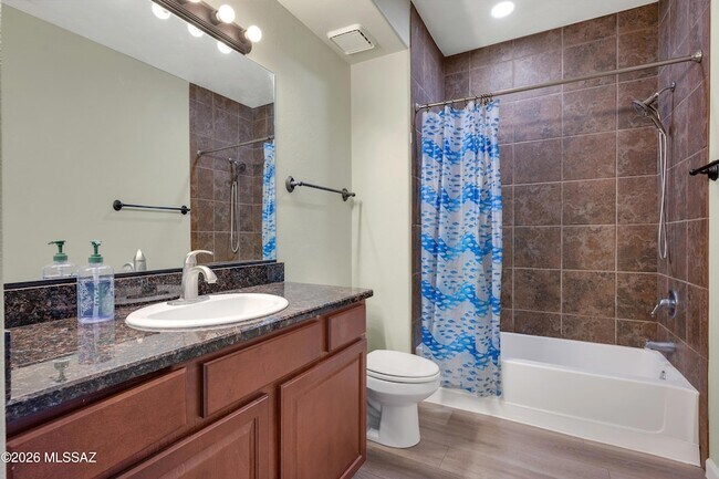 Building Photo - 2550 E River Rd