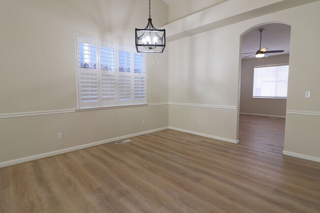 Building Photo - 8701 White Fir St