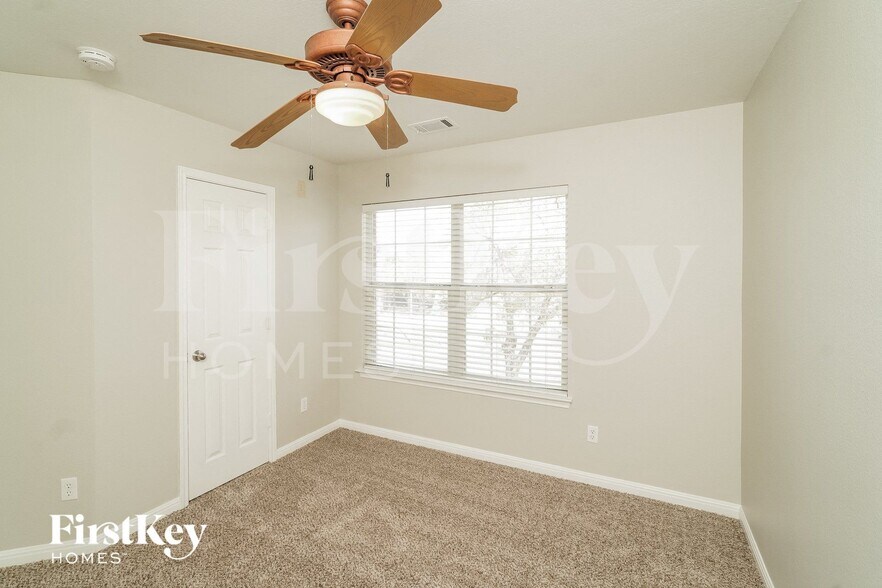 Building Photo - 20930 Pedregoso Ln