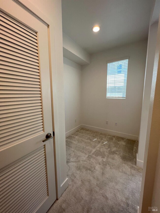 Building Photo - 426 Semillon Ln