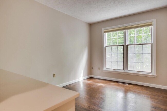 Building Photo - 27 Buttonwood Rd