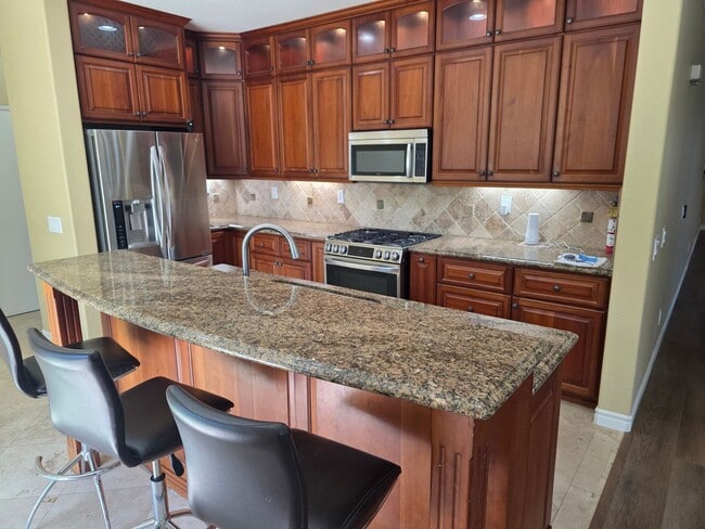 Building Photo - Crowne Hill 3 Bedroom Home