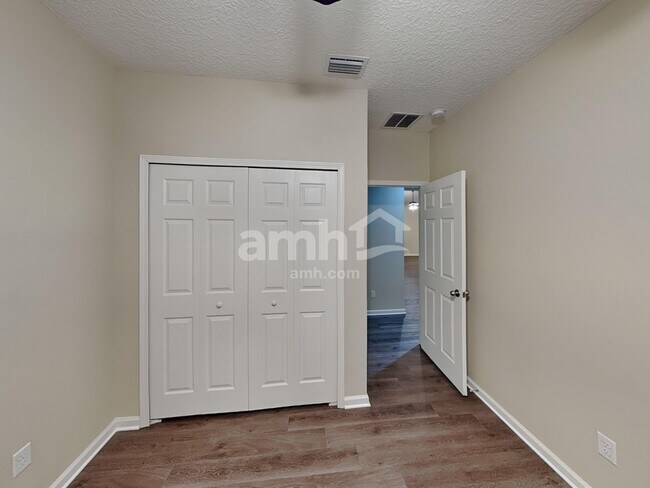 Building Photo - 500 Glendale Ln