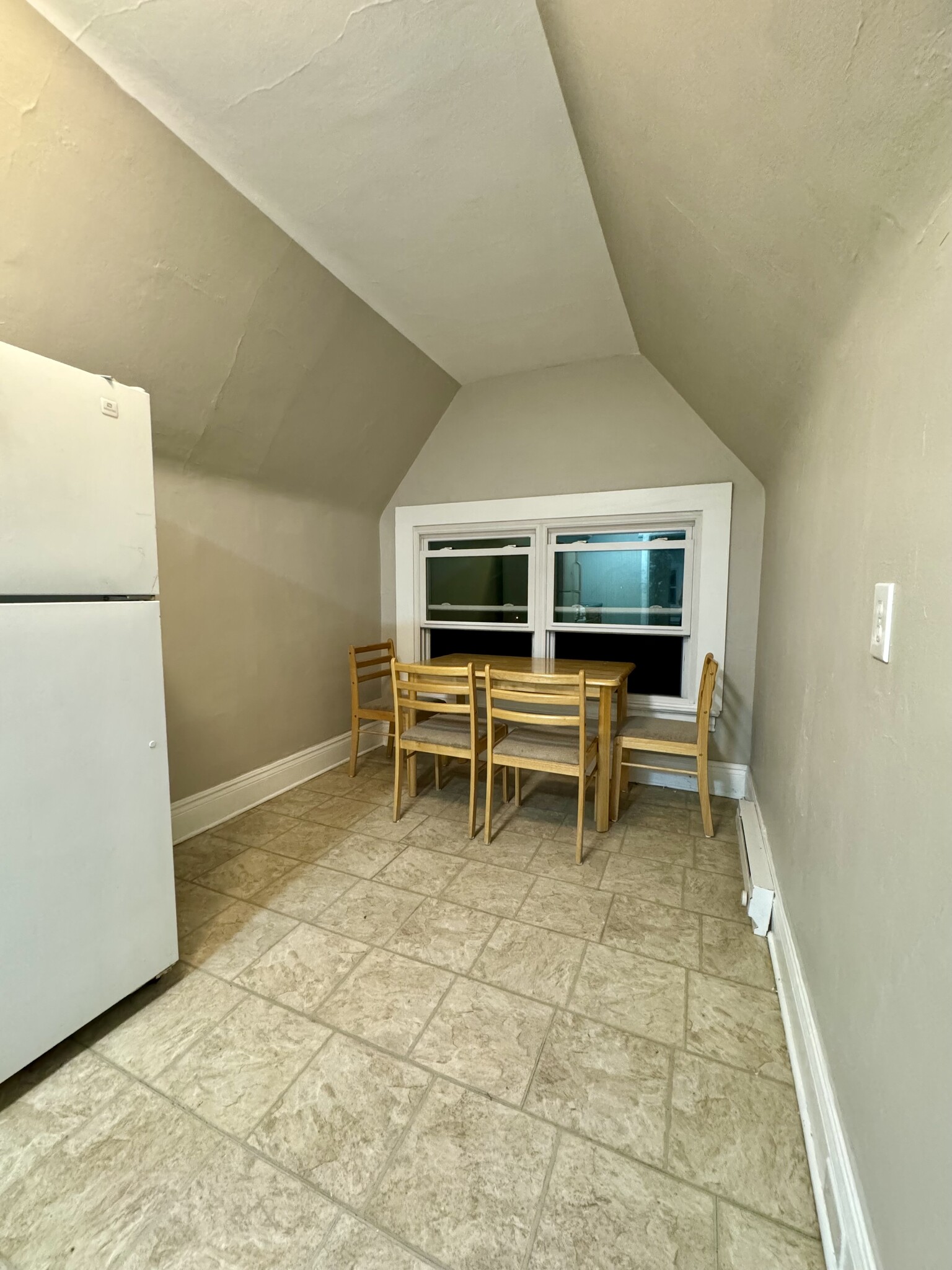Kitchen - 1749 Crafton Blvd