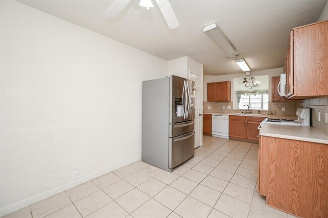 Building Photo - 20015 Cypresswood Springs