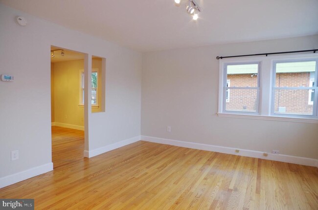 Building Photo - 6956 Westhampton Dr